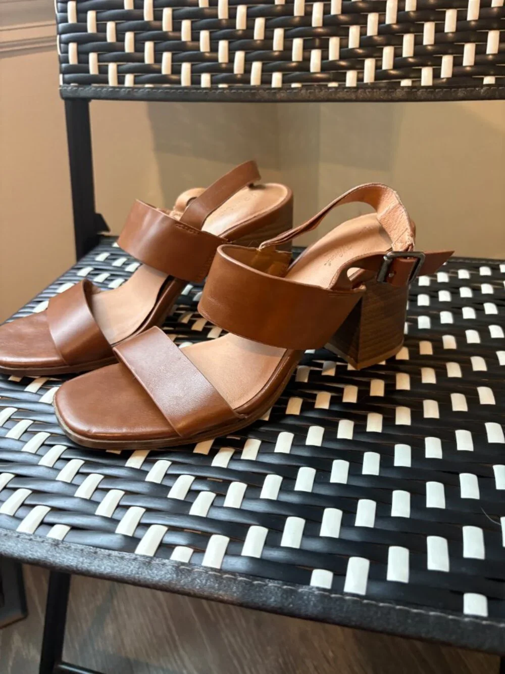 Universal Thread Brown Block Heel Sandals Women's Size 7 Double Strap Slingback